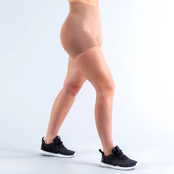 DFYNE Dynamic Shorts - Picture 2 of 12